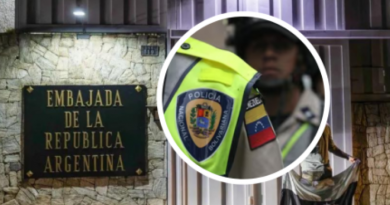 POLICÍA ENCAPUCHADOS Y ARMADOS ASEDIAN EMBAJADA DE ARGENTINA EN VENEZUELA