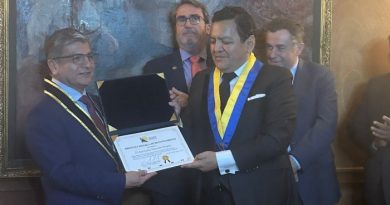 PARLAMENTO ANDINO: Condecoran a Cónsul Honorario peruano José Carlos Palomino