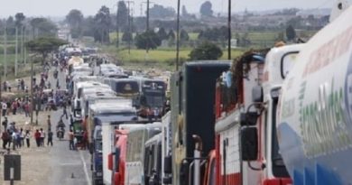 MINEROS INFORMALES: Bloquean carreteras en Arequipa, Ayacucho, La Libertad, Ica y Huancavelica