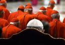 CARDENALES:  “Buscamos un Papa que  sea director de orquesta y no un solista”