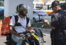 NEGLIGENCIA: 40 % de motociclistas de delivery está pendiente del celular mientras maneja