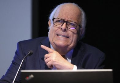 VELARDE: Tarea del nuevo gobierno es que no se interrumpa la dinámica económica