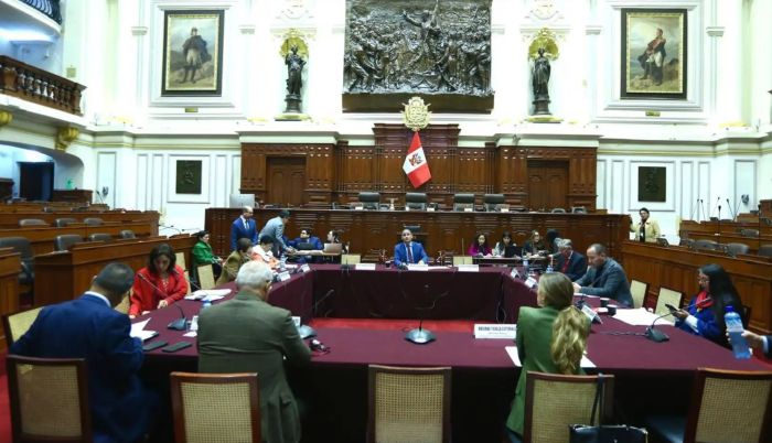CONGRESO: Comisión aprueba fijar en 13 % aporte pensionario para el régimen 20530