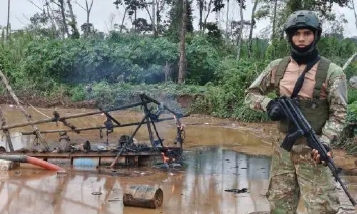 MADRE DE DIOS: FFAA y PNP destruyen 14 campamentos mineros ilegales