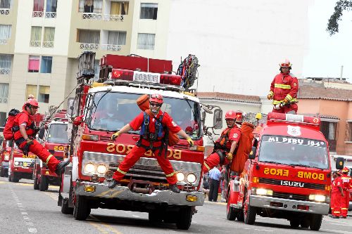 Ministerio de Defensa lamenta que los bomberos no participen en destile del 29 de julio