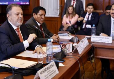 MESÍA:  Descarta nueva sesión en Constitución mientras no haya consenso previo entre bancadas