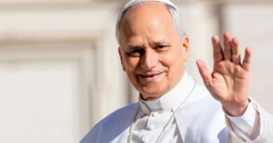 LEÓN XIV: Los médicos del Papa informan que camina y se recupera «según lo previsto» tras su cirugía por un cáncer de pulmón